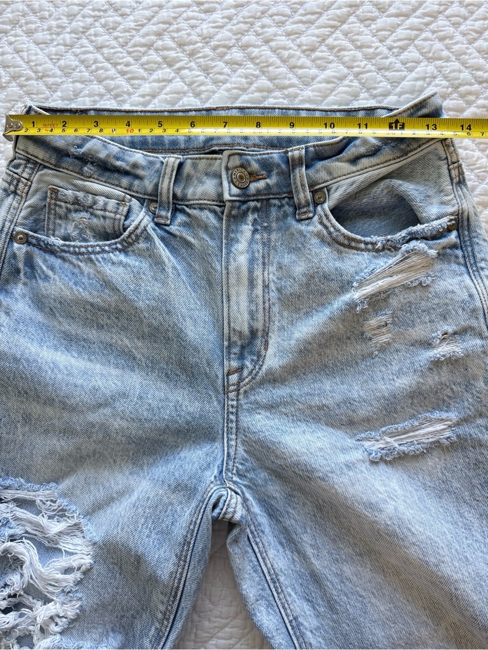American Eagle Outfitters Light Wash Blue Distressed MoM Jeans Size 2 - Picture 9 of 14